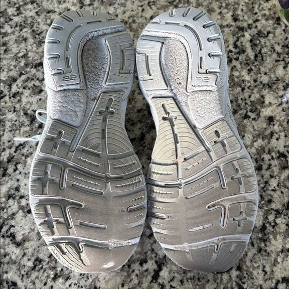 Brooks Adrenaline GTS 22 Women's Running Shoes — Pale Blue with Gray Accents - Picture 7 of 8